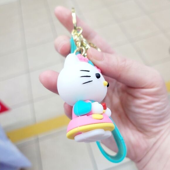 Brand New Hello Kitty Green Keychain With Bell - Picture 2 of 4